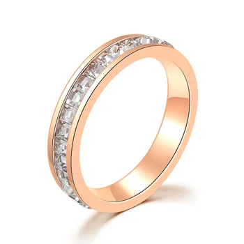 Diamond-studded tērauda, titāna gredzens ar vienā rindā kristāla atbilstošas rotaslietas ar nelielu kvadrātveida dimanta rožu zelta gredzens